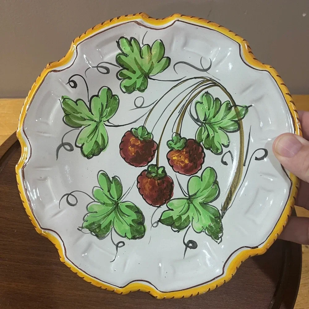 Vtg Italy 25/T Hand Painted Raspberry Majolica Ceramic Scalloped Plate 8.5